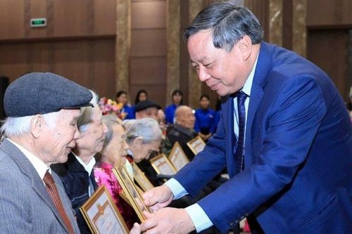 Xứng đáng là chỗ dựa tinh thần cho thế hệ trẻ