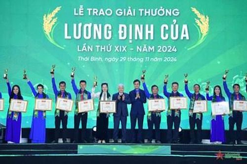 36 thanh niên nông thôn nhận Giải thưởng Lương Định Của năm 2024