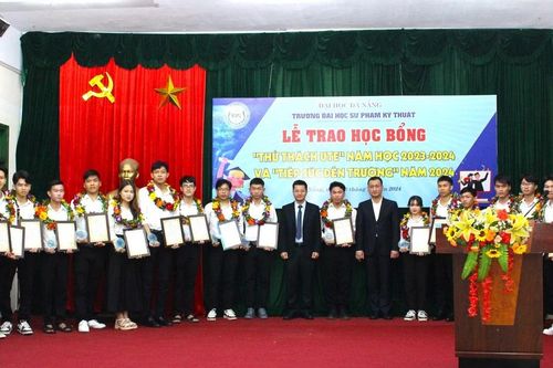 Trường Đại học Sư phạm Kỹ thuật Đà Nẵng trao gần 120 suất học bổng cho sinh viên