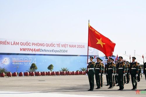 Hợp luyện chuẩn bị cho lễ khai mạc Triển lãm Quốc phòng quốc tế Việt Nam 2024