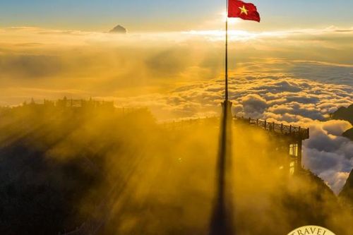 Fansipan (Sa Pa) được vinh danh 'Điểm du lịch có thắng cảnh thiên nhiên hàng đầu thế giới 2024'