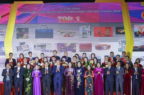 Vinh danh 150 sản phẩm, dịch vụ 'Hàng Việt Nam được người tiêu dùng yêu thích' năm 2024
