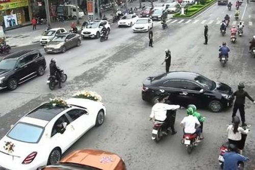 Công an làm rõ vụ 'vệ sĩ' dẹp đường cho đoàn xe đám cưới ở Thanh Hóa