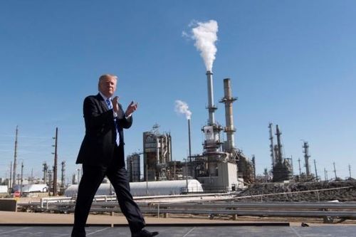 Ngành công nghiệp Mỹ bị tác động gì khi ông Trump dọa áp thuế lên dầu mỏ?