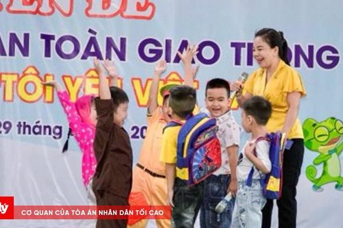 Phụ huynh và trẻ mầm non hào hứng tham gia 'Trẻ mẫu giáo với an toàn giao thông'