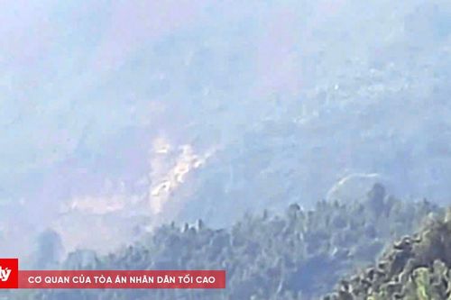 Đang xác định nguyên nhân vụ nổ trên đỉnh núi ở Làng Nủ