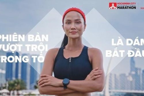 H'hen Nie 'đạp gió' cự li 21km Marathon Quốc tế TPHCM Techcombank mùa 7