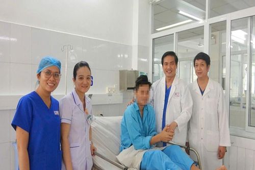 Cứu sống bệnh nhân ngừng tim, ngừng thở do bị điện giật