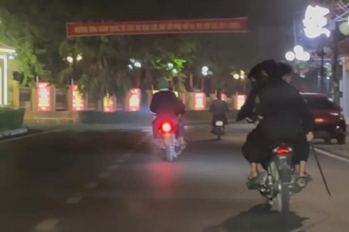 Tạm giữ nhóm thanh thiếu niên mang kiếm vô cớ đánh người đi đường