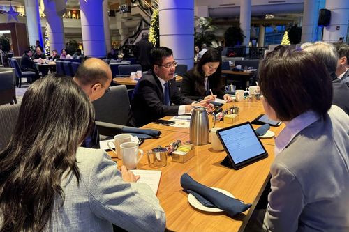 Việt Nam tăng cường quan hệ với Canada và Singapore
