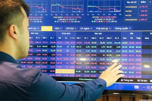 Lăng kính chứng khoán 29/11: Cổ phiếu bán lẻ FRT hay MWG hấp dẫn hơn?