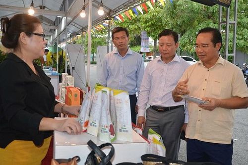 Long An cam kết 'lợi ích hài hòa, rủi ro chia sẻ' với doanh nghiệp