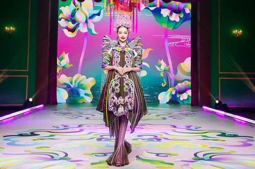 Hoa hậu Quốc tế Thanh Thủy làm vedette trình diễn thời trang Thủy Nguyễn