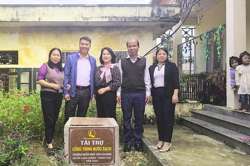 Trao tặng công trình nước sạch cho 2 trường mầm non miền núi