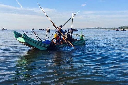 Ra khơi mùa biển động