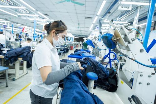 ILO: Tiền lương toàn cầu đã tăng nhanh hơn lạm phát