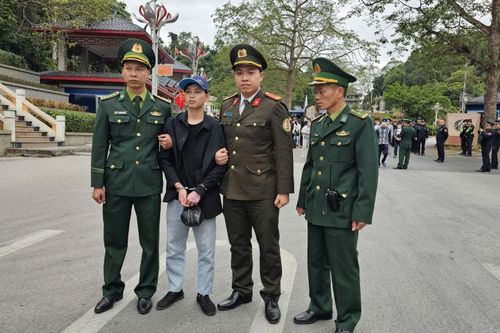 Công an Lạng Sơn tiếp nhận 90 công dân xuất cảnh trái phép do Trung Quốc trao trả và 1 đối tượng có lệnh truy nã