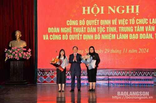 Công bố các quyết định về việc tổ chức lại đơn vị và điều động bổ nhiệm lãnh đạo đơn vị trực thuộc Sở Văn hóa, Thể thao và Du lịch Lạng Sơn