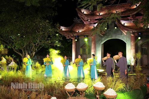 Tôn vinh giá trị văn hóa, truyền thống của vùng đất Cố đô Hoa Lư qua tà áo dài