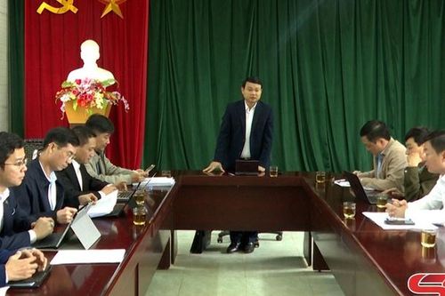 Đồng chí Phó Chủ tịch UBND tỉnh kiểm tra việc rà soát sử dụng đất tại huyện Mai Sơn