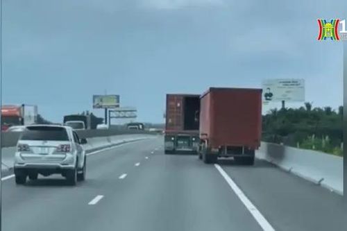 Khởi tố tài xế rượt đuổi, chèn ép nhau trên cao tốc