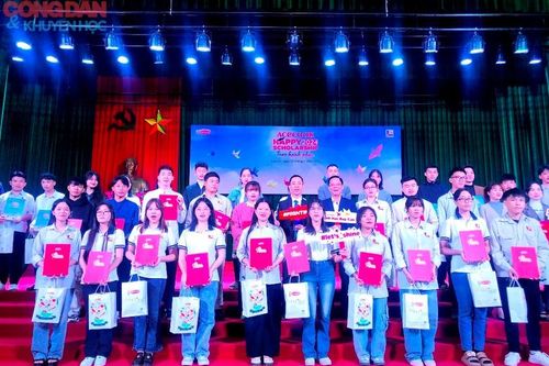 Trao hơn 100 triệu đồng học bổng cho sinh viên dân tộc thiểu số ở Lào Cai