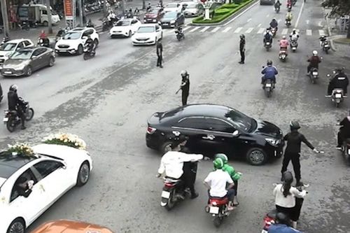 Triệu tập nhóm 'vệ sĩ' chặn đường, điều tiết cho đoàn xe đám cưới