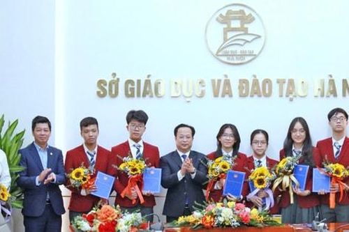 Tin tức đặc biệt trên báo in Hànôịmới ngày 29-11-2024
