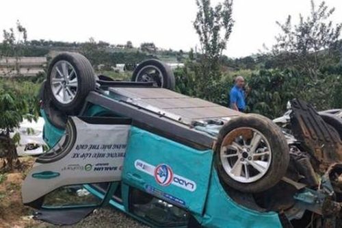 Tin tối 29/11: Sức khỏe các nạn nhân vụ xe taxi lật nhào ở Đà Lạt; tin mới nhất về quy định tuổi nghỉ hưu của sĩ quan quân đội