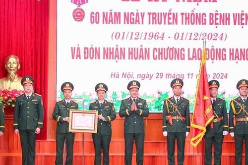 Bệnh viện Bỏng Quốc gia Lê Hữu Trác đón nhận Huân chương Lao động hạng Nhì