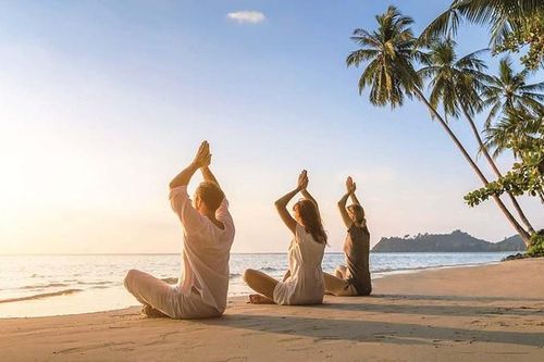 Xu hướng du lịch 2025: Nhìn lên bầu trời ngắm vì tinh tú, các anh trai 'say hi'