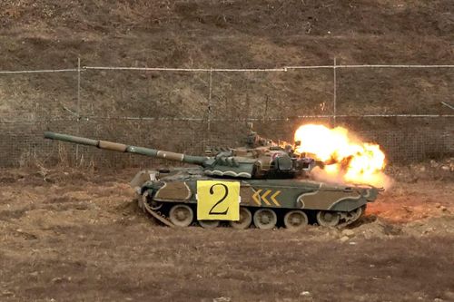 Hàn Quốc dùng xe tăng T-80U làm bia bắn thay vì gửi chúng đến Ukraine