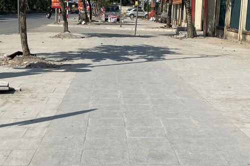 Hà Đông cải tạo vỉa hè đường Lê Trọng Tấn bảo đảm tiến độ, chất lượng