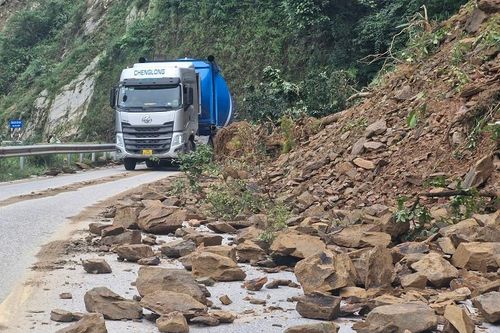 Hà Tĩnh: sạt lở đất đường lên Cửa khẩu quốc tế Cầu Treo