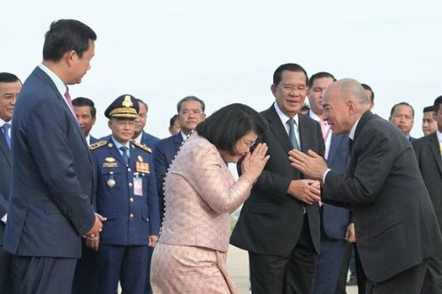 Báo chí Campuchia đưa tin Quốc vương Norodom Sihamoni kết thúc tốt đẹp chuyến thăm Việt Nam