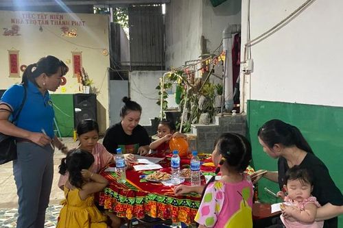 Bài 1: Khi con công nhân 'chịu' cảnh thiếu thốn cùng cha mẹ