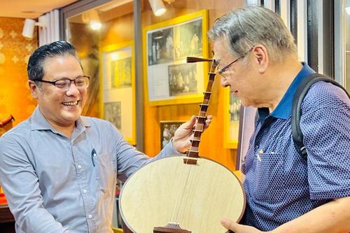 Đoàn khách Thái Lan thăm Nhà hát Cải lương Trần Hữu Trang