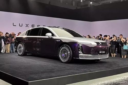 Maextro S800 của Huawei từ 3,25 tỷ đồng, 'giống' Maybach S-Class