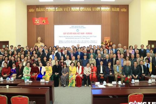 Gặp gỡ hữu nghị nhân kỷ niệm 106 năm Quốc khánh Rumani