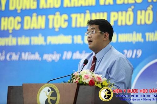 Bản tin 8H: Đình chỉ công tác, chức vụ Viện trưởng Viện Y Dược học dân tộc