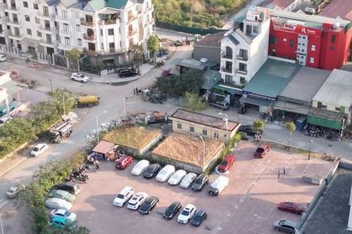 Bãi xe lậu lờ 'lệnh' của chính quyền, ngang nhiên tồn tại ở Hà Nội