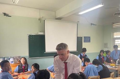 Hơn 30.000 học sinh TPHCM học Toán, Khoa học bằng tiếng Anh
