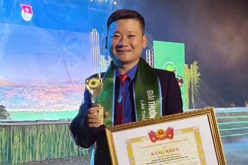 Từ đất bỏ hoang, chàng trai trồng rau củ chăn nuôi, doanh thu tiền tỉ