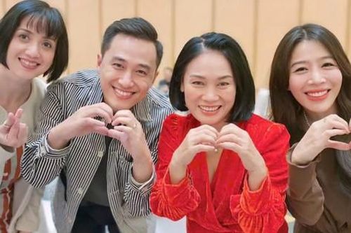Showbiz 30/11: Dàn BTV của VTV chia tay nhà báo Tạ Bích Loan