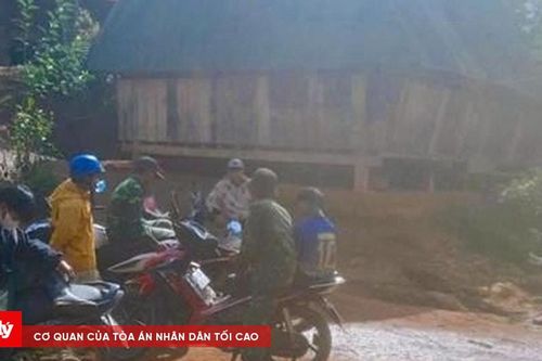 Dùng búa đập bom khiến 2 người thương vong