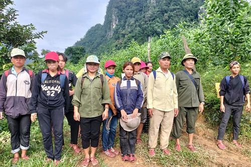 Tuyên truyền giữ rừng, đồng bào dân tộc thiểu số thoát nghèo