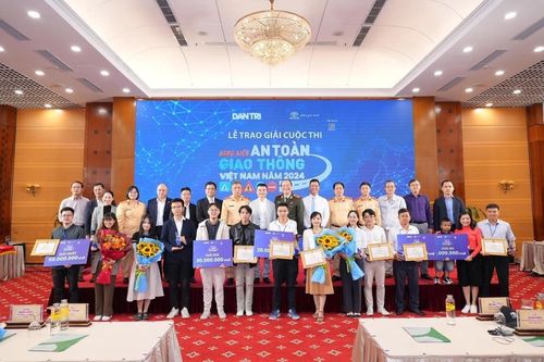 Vinh danh, trao giải cuộc thi sáng kiến an toàn giao thông năm 2024