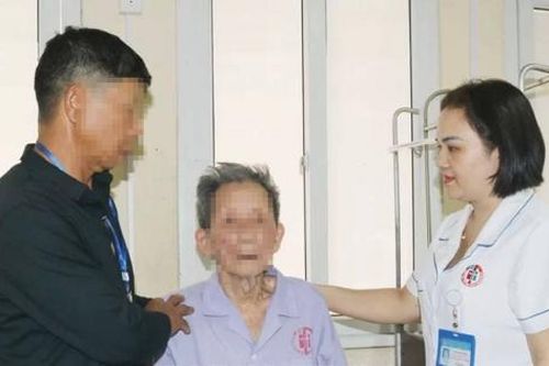 Cụ ông 100 tuổi phẫu thuật u tuyến tiền liệt