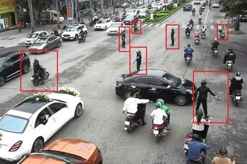 Tạm giữ hình sự nhóm đối tượng 'điều tiết giao thông' cho đoàn xe cưới