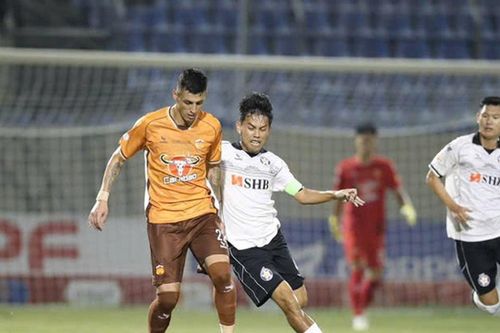 Giữa án cấm của FIFA, Hoàng Anh Gia Lai gia hạn hợp đồng với ngoại binh; Ronaldo bị gạch tên, Messi được đề cử The Best 2024